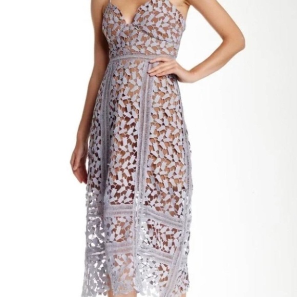 Elliatt Dresses & Skirts - Elliatt Tingle Midi Lace Dress Lilac